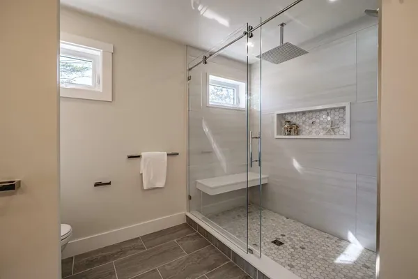 $3,299,000 | 70 Maquoit Drive, Freeport, ME 04032