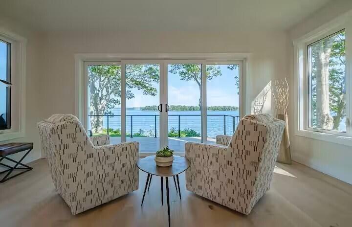 70 Maquoit Drive Freeport, ME 04032 - Photo 15 of 38 Living Room 2