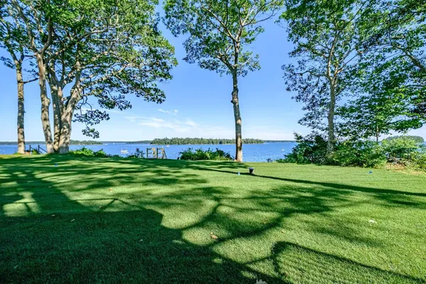 $3,299,000 | 70 Maquoit Drive, Freeport, ME 04032