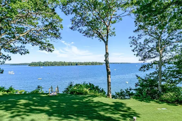 $3,299,000 | 70 Maquoit Drive, Freeport, ME 04032