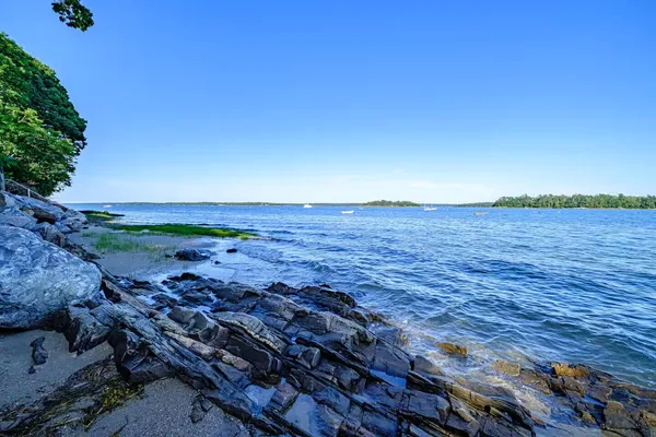 $3,299,000 | 70 Maquoit Drive, Freeport, ME 04032