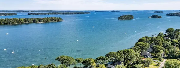 $3,299,000 | 70 Maquoit Drive, Freeport, ME 04032