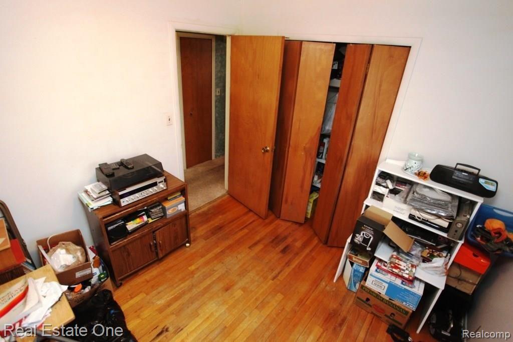 9953 Holland Road Taylor, MI 48180 - Photo 23 of 38 IMG_2029.jpg