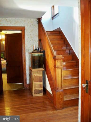 13530 Spriggs Road Hagerstown, MD 21742 - Photo 8 of 18 Staircase