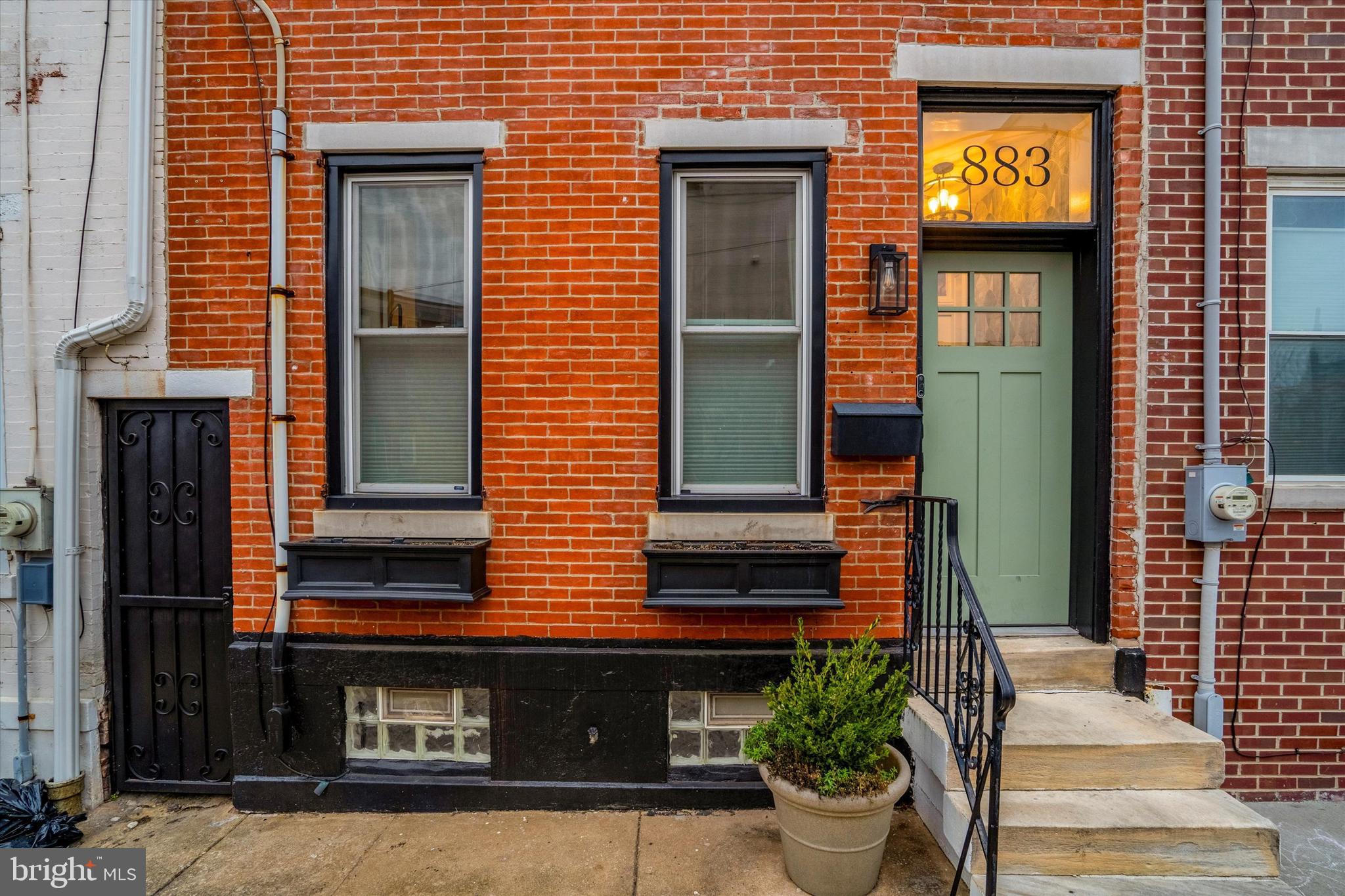 883 Perkiomen Street Philadelphia, PA 19130 - Photo 2 of 25