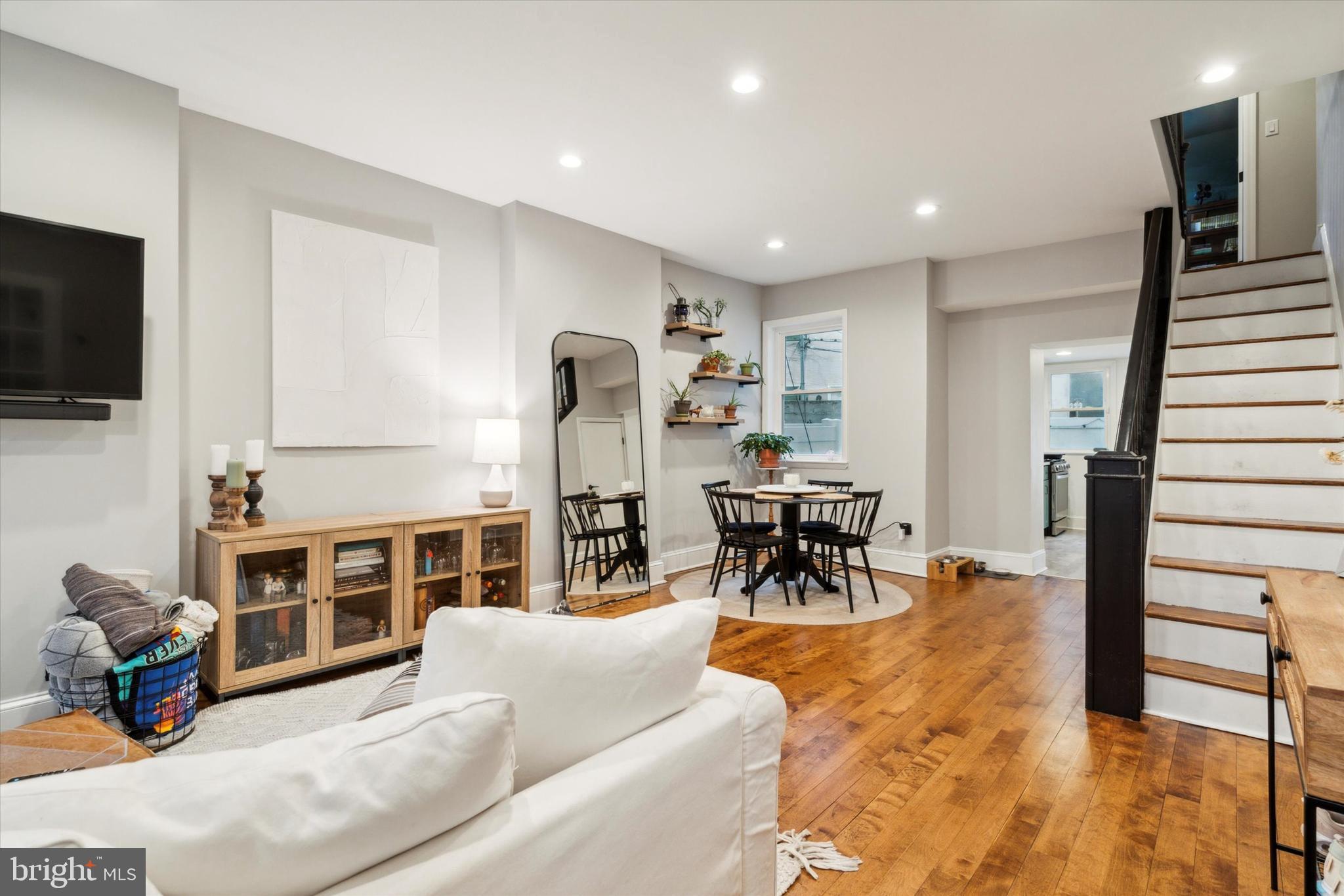 883 Perkiomen Street Philadelphia, PA 19130 - Photo 3 of 25