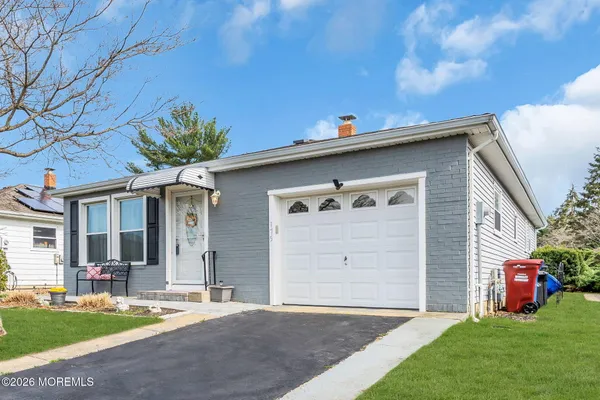 $369,900 | 175 Liberta Drive, Toms River, NJ 08757