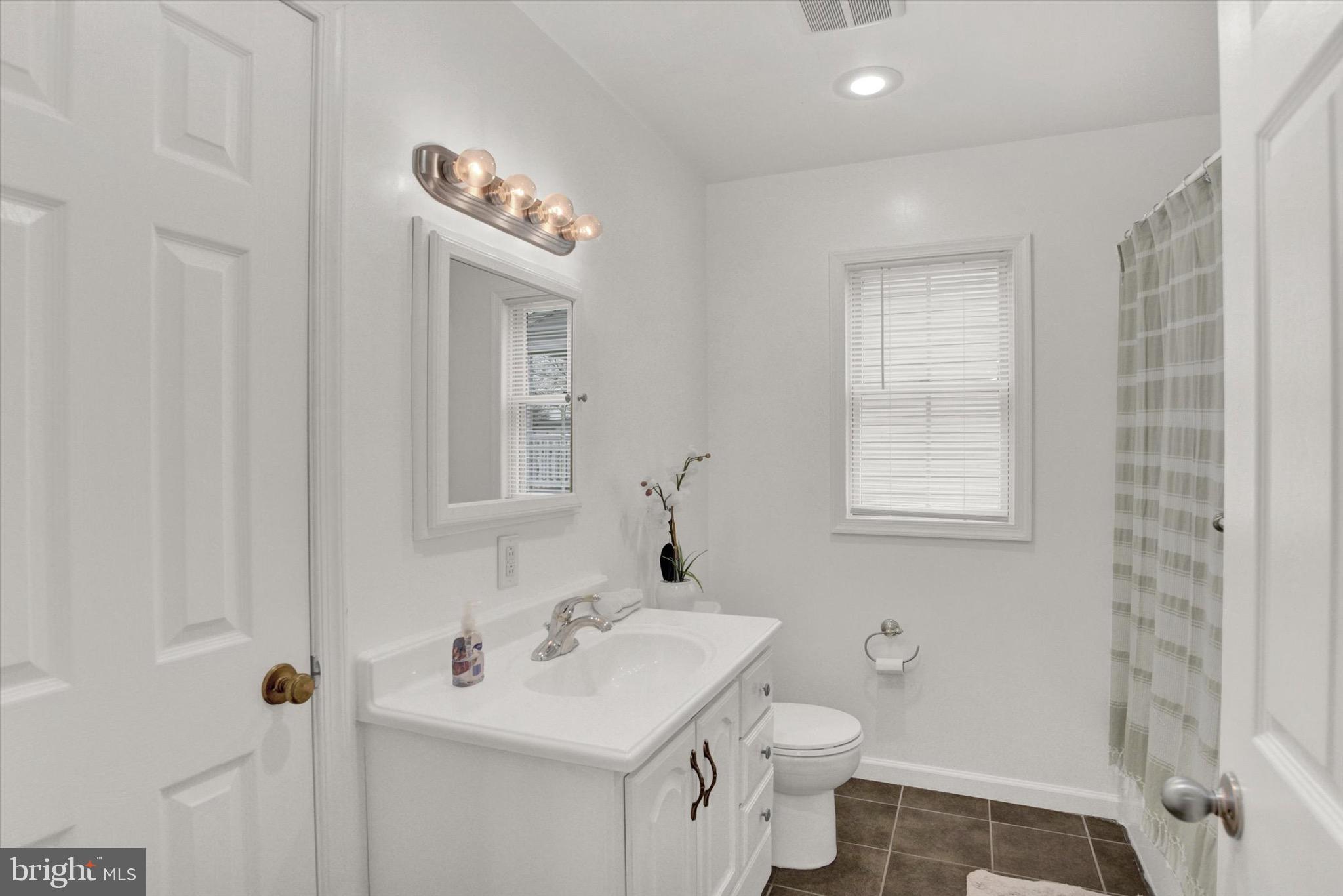 352 Poplar Road Essex, MD 21221 - Photo 11 of 26 Gallery Image 11