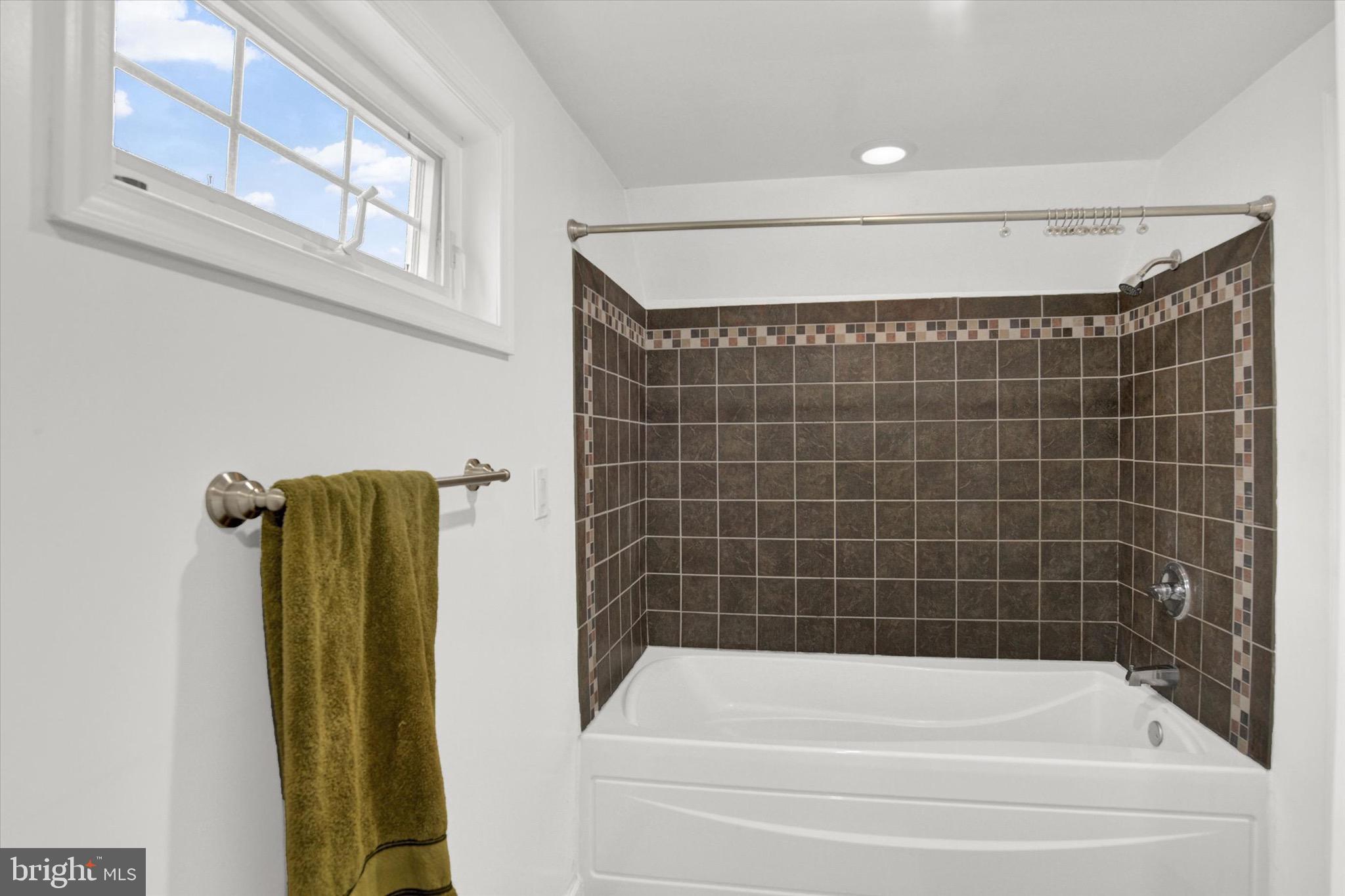 352 Poplar Road Essex, MD 21221 - Photo 17 of 26 Gallery Image 17