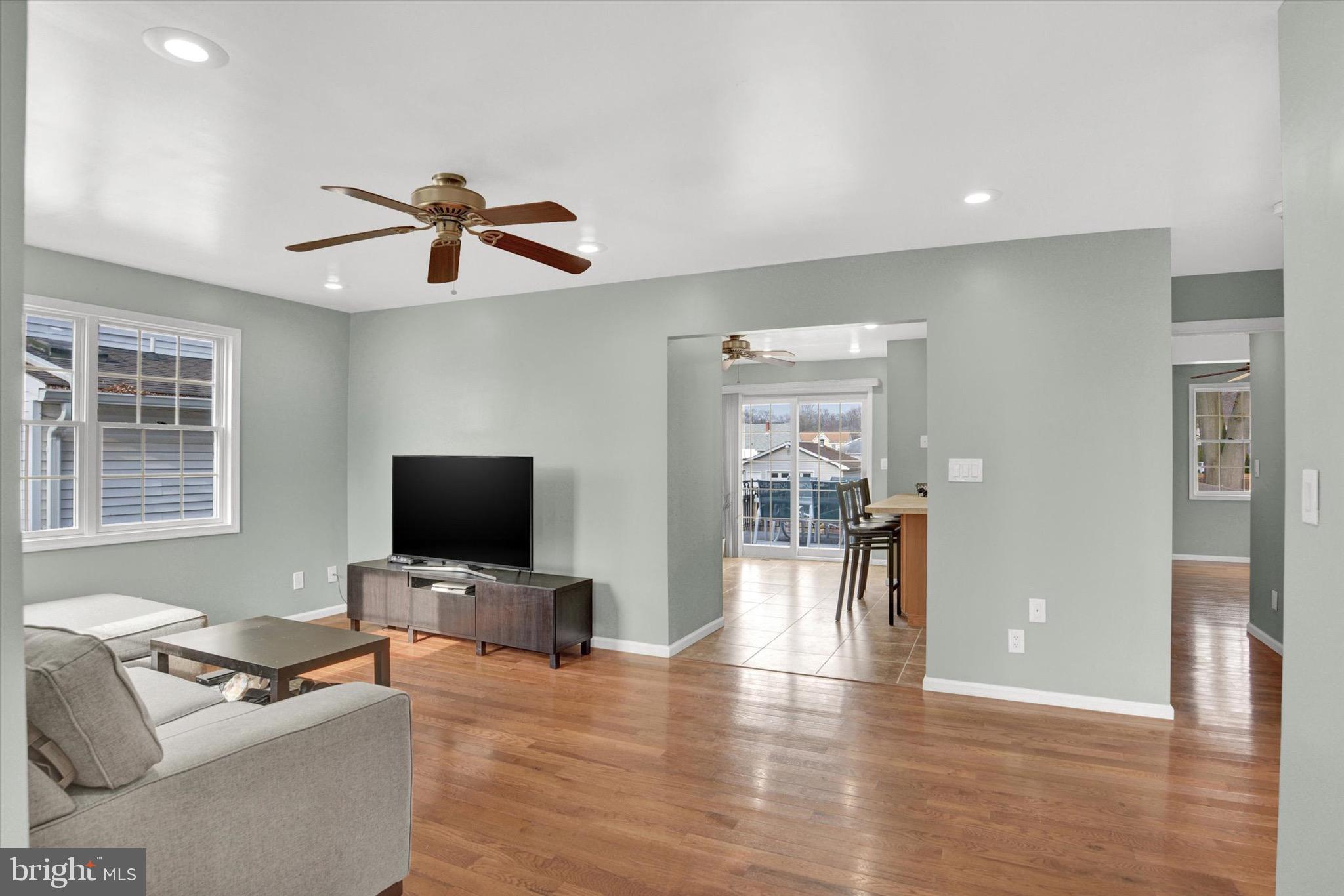 352 Poplar Road Essex, MD 21221 - Photo 5 of 26 Gallery Image 5