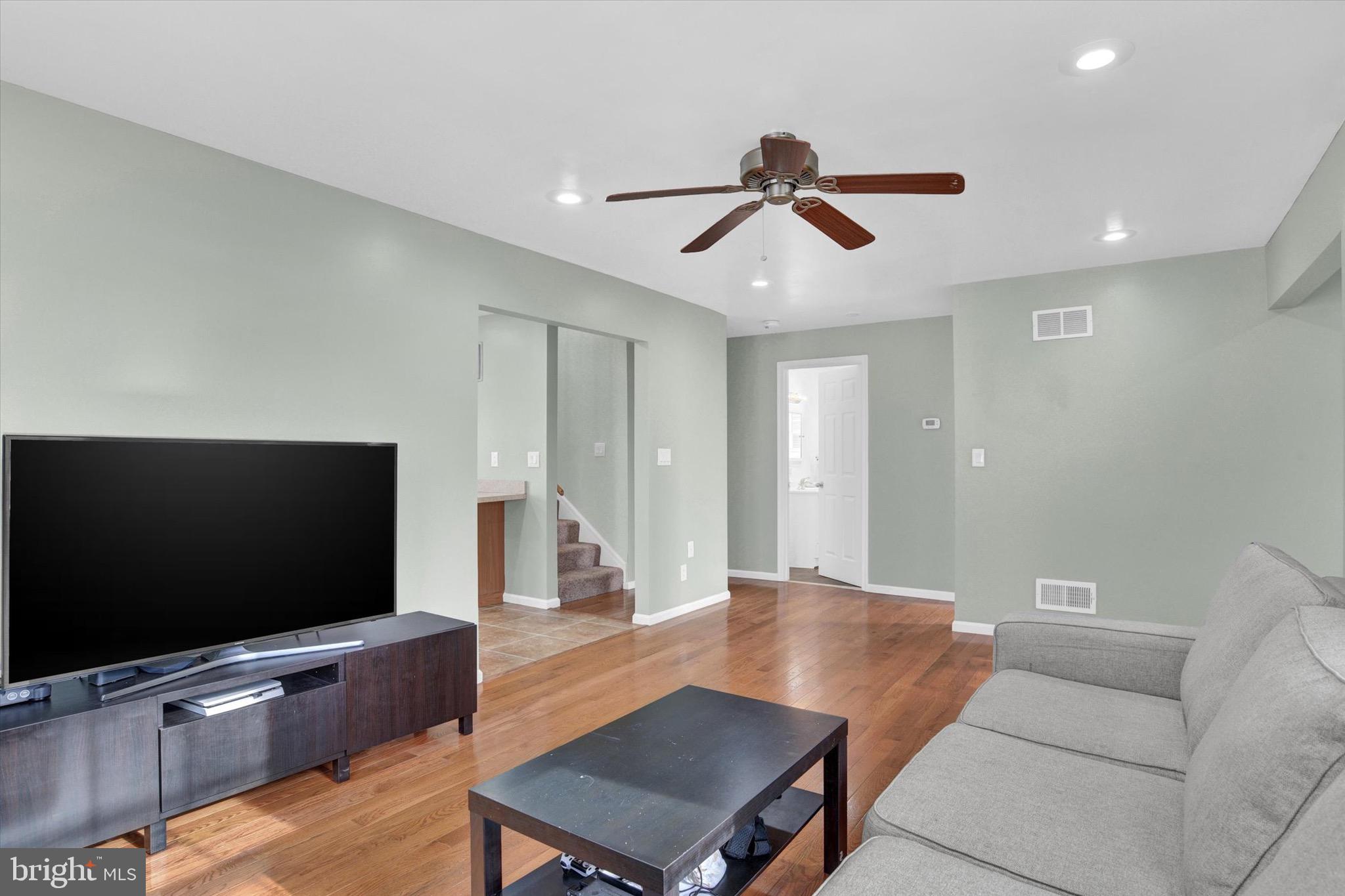 352 Poplar Road Essex, MD 21221 - Photo 6 of 26 Gallery Image 6