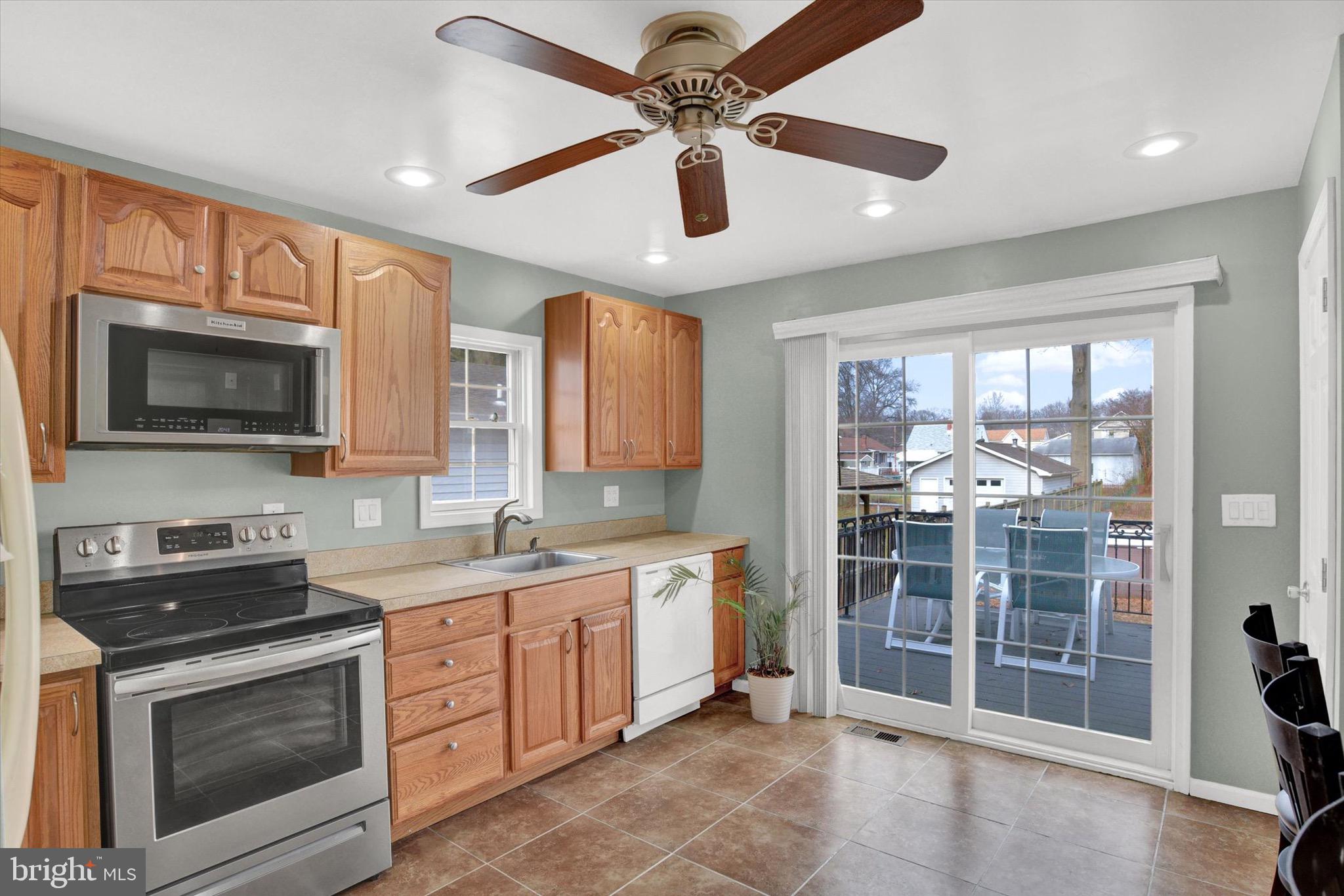 352 Poplar Road Essex, MD 21221 - Photo 7 of 26 Gallery Image 7