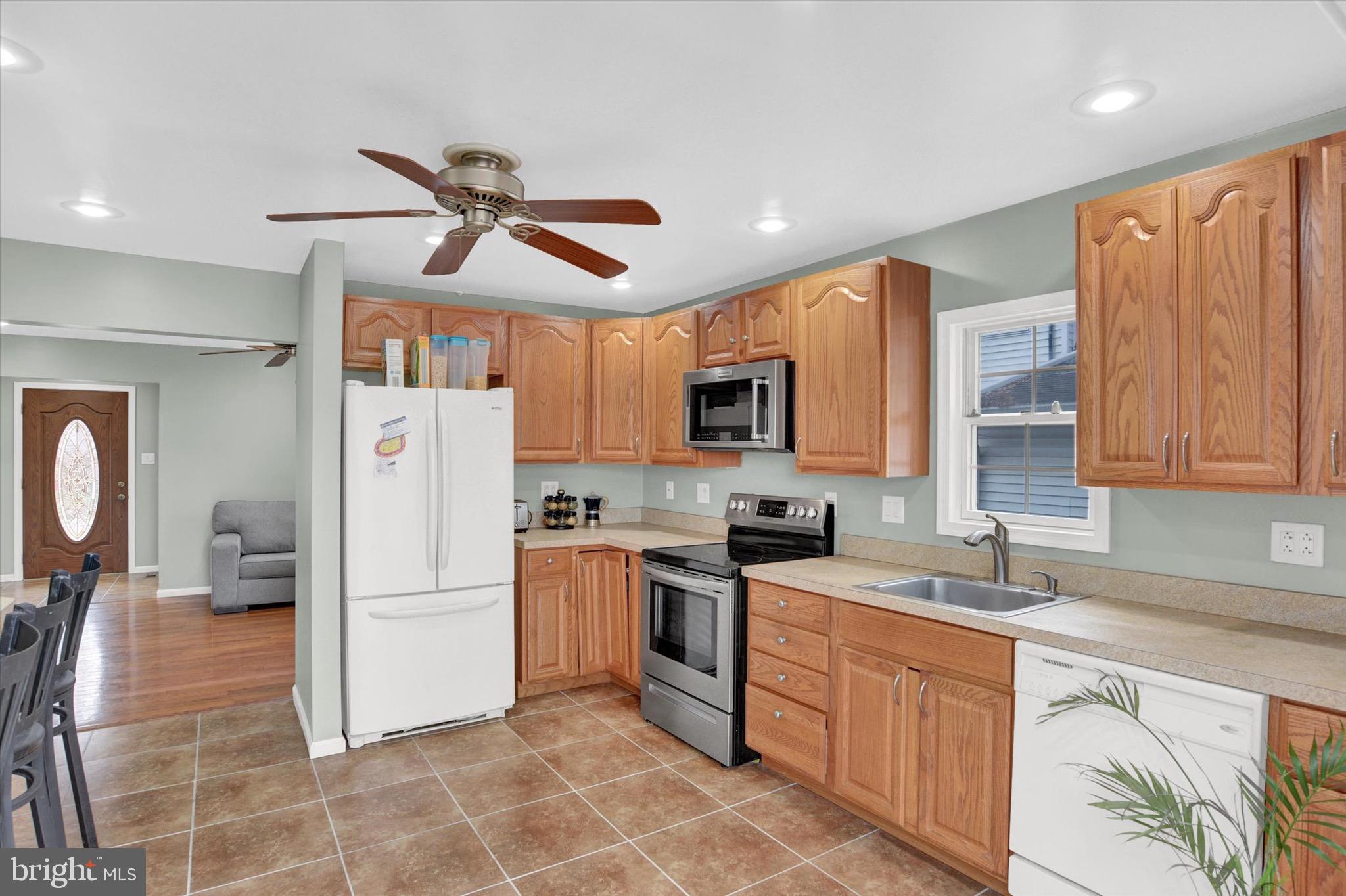 352 Poplar Road Essex, MD 21221 - Photo 9 of 26 Gallery Image 9