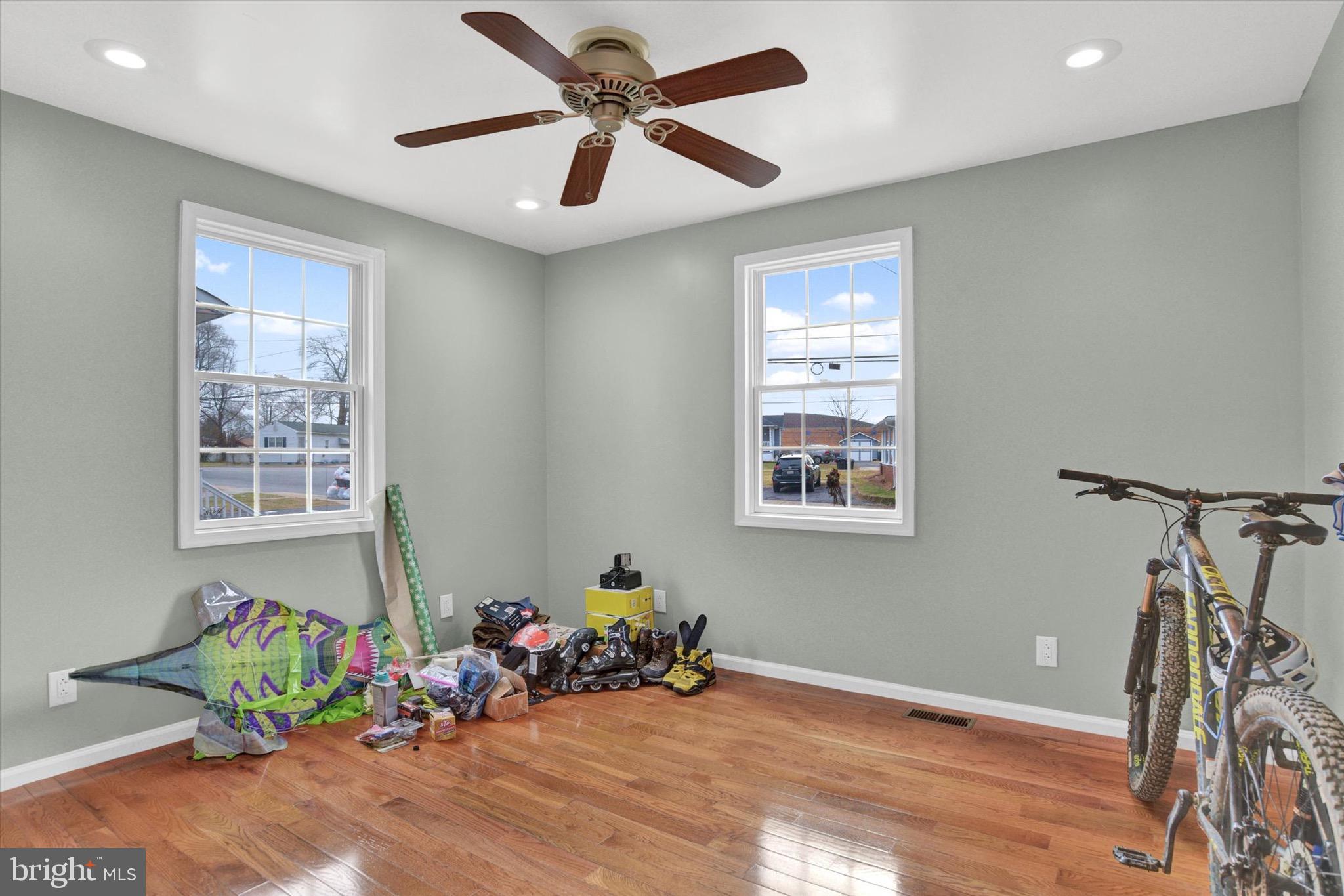 352 Poplar Road Essex, MD 21221 - Photo 10 of 26 Gallery Image 10
