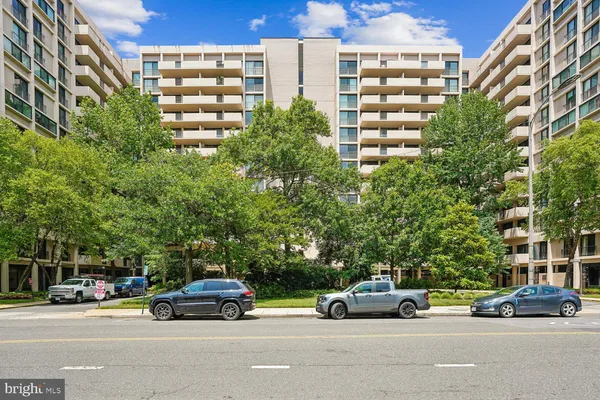 $275,000 | 4141 North Henderson Road, Unit 904, Arlington, VA 22203