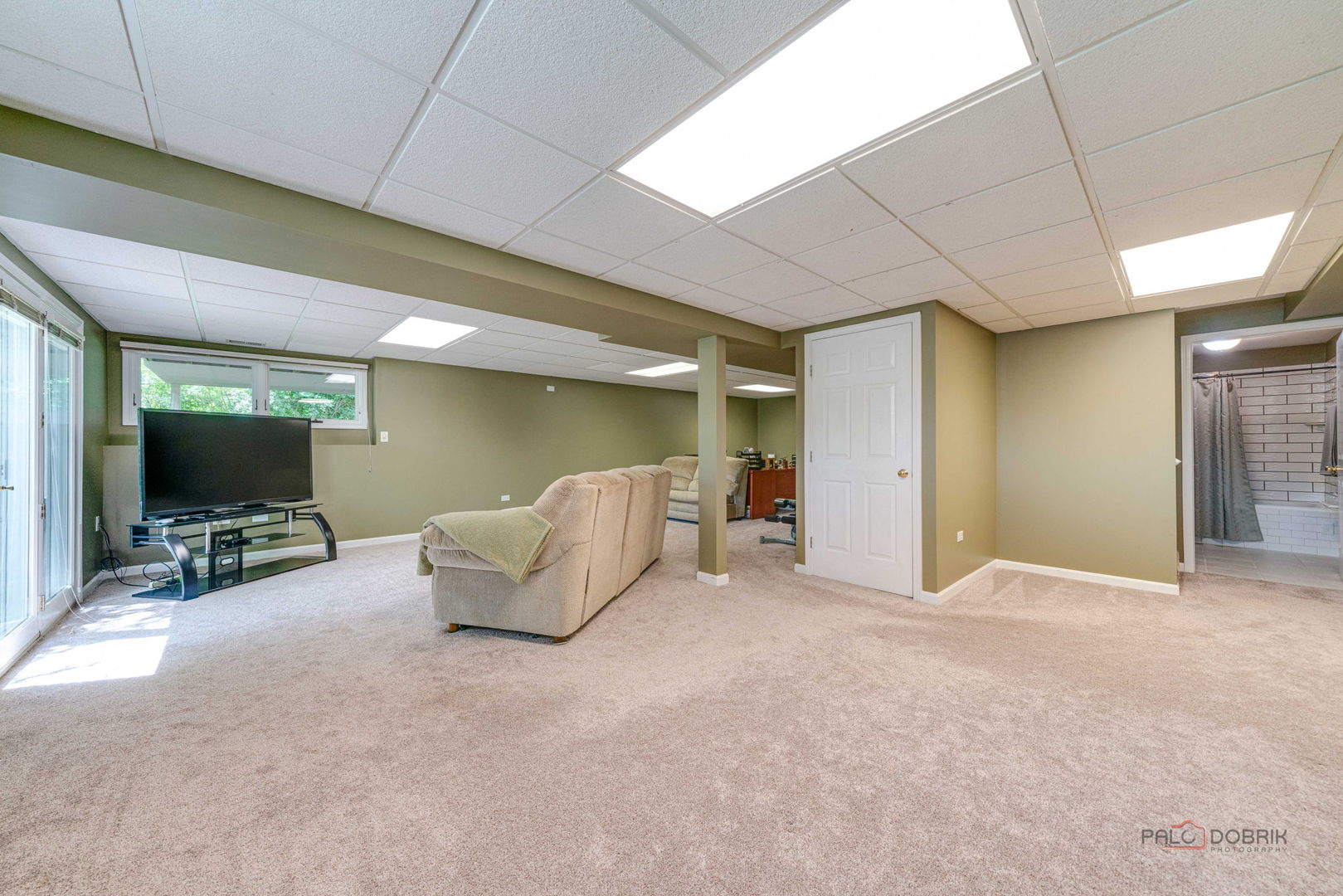 24 Hickory Road Oakwood Hills, IL 60013 - Photo 22 of 35 a living room with furniture and a flat screen tv