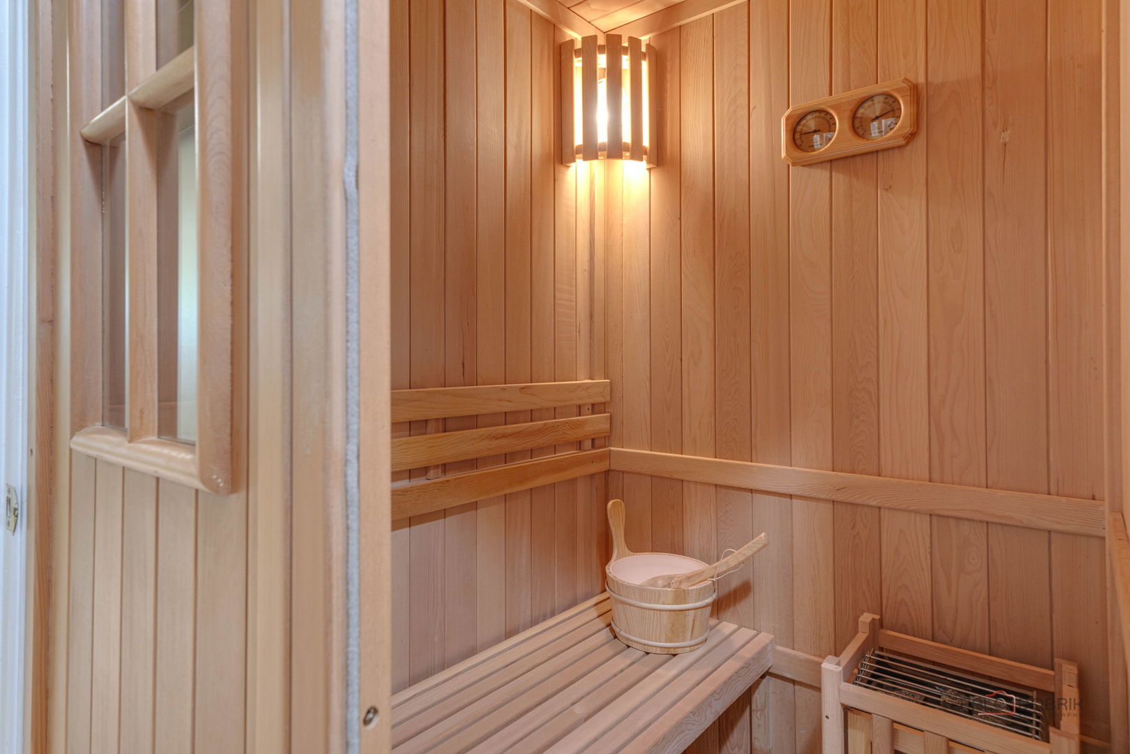 24 Hickory Road Oakwood Hills, IL 60013 - Photo 24 of 35 a bathroom with a toilet a sink and tub