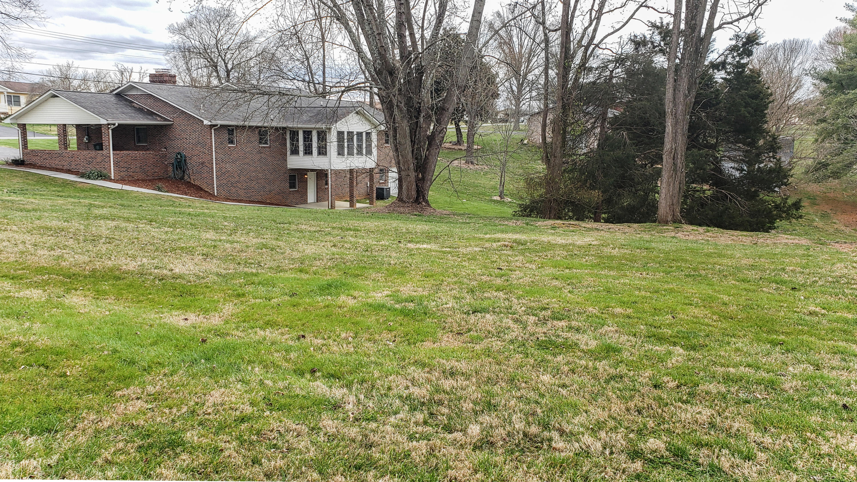419 Old Stage Road Gray, TN 37615 - Photo 6 of 34 419 Old Stage Rd -46
