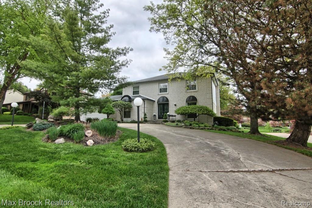 30030 High Valley Road Farmington Hills, MI 48331 - Photo 2 of 28