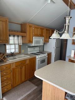705 Portland Road, Unit 96 Saco, ME 04072 - Photo 9 of 17 IMG_1168