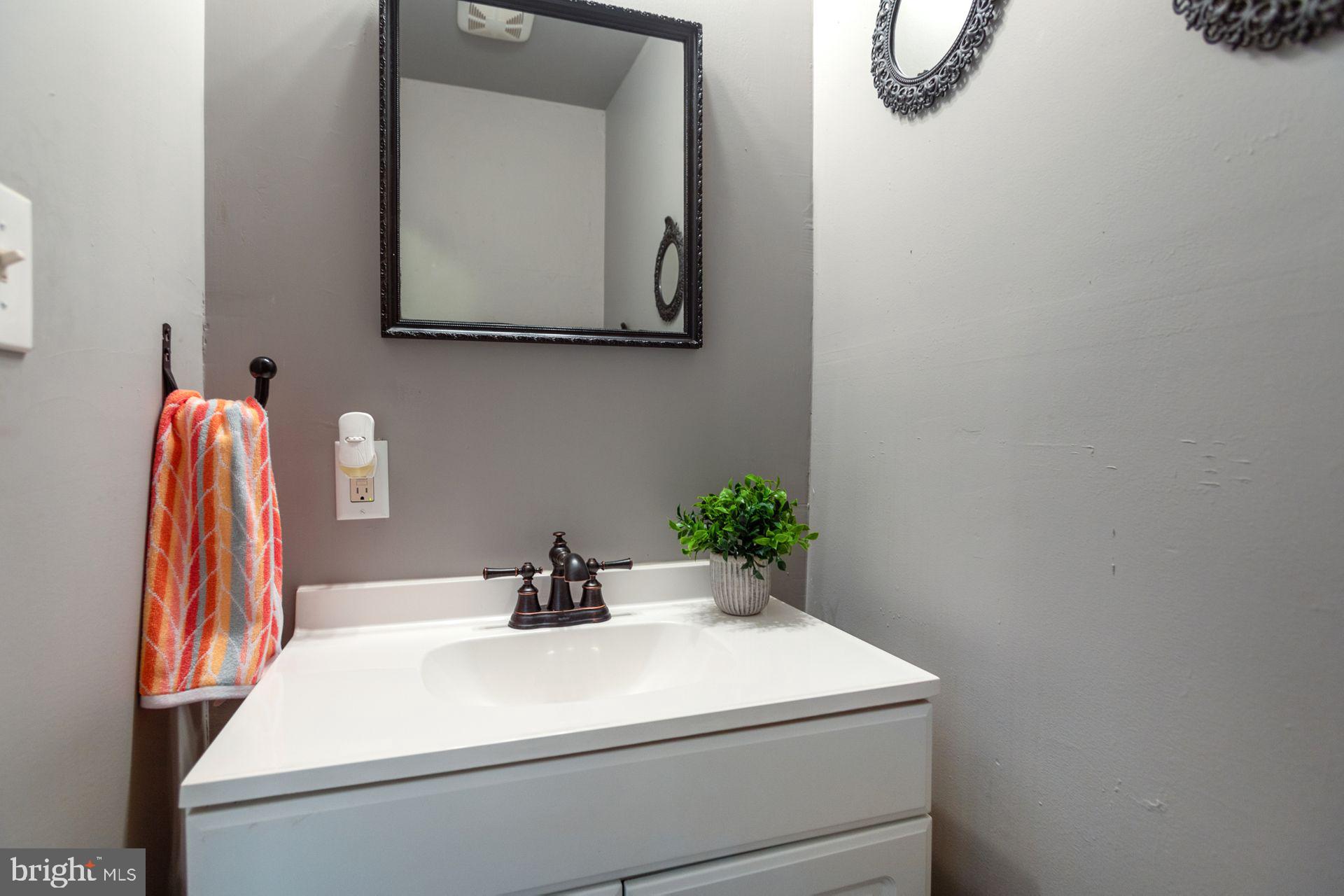 723 Tasker Street Philadelphia, PA 19148 - Photo 13 of 33 1st Floor Powder Room off Dining Room