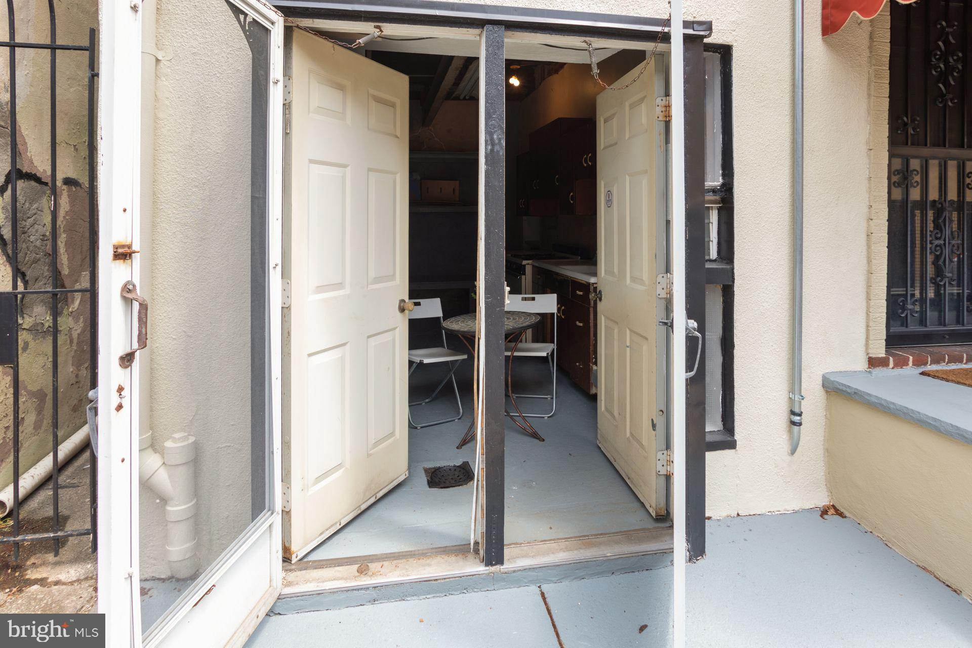 723 Tasker Street Philadelphia, PA 19148 - Photo 29 of 33 Converted Garage