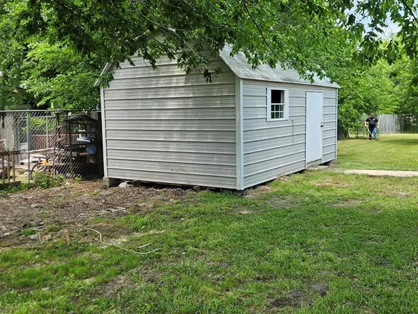 $229,900 | 901 North Blanche Street, Terrell, TX 75160