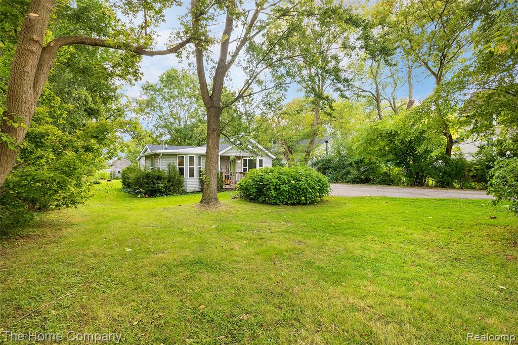 1321 South Genesee Road Burton, MI 48509 - Photo 24 of 28