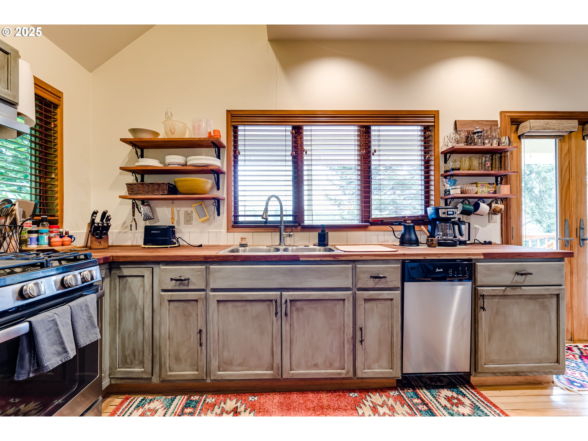 4519 Paddock Drive Eugene, OR 97405 - Photo 13 of 48