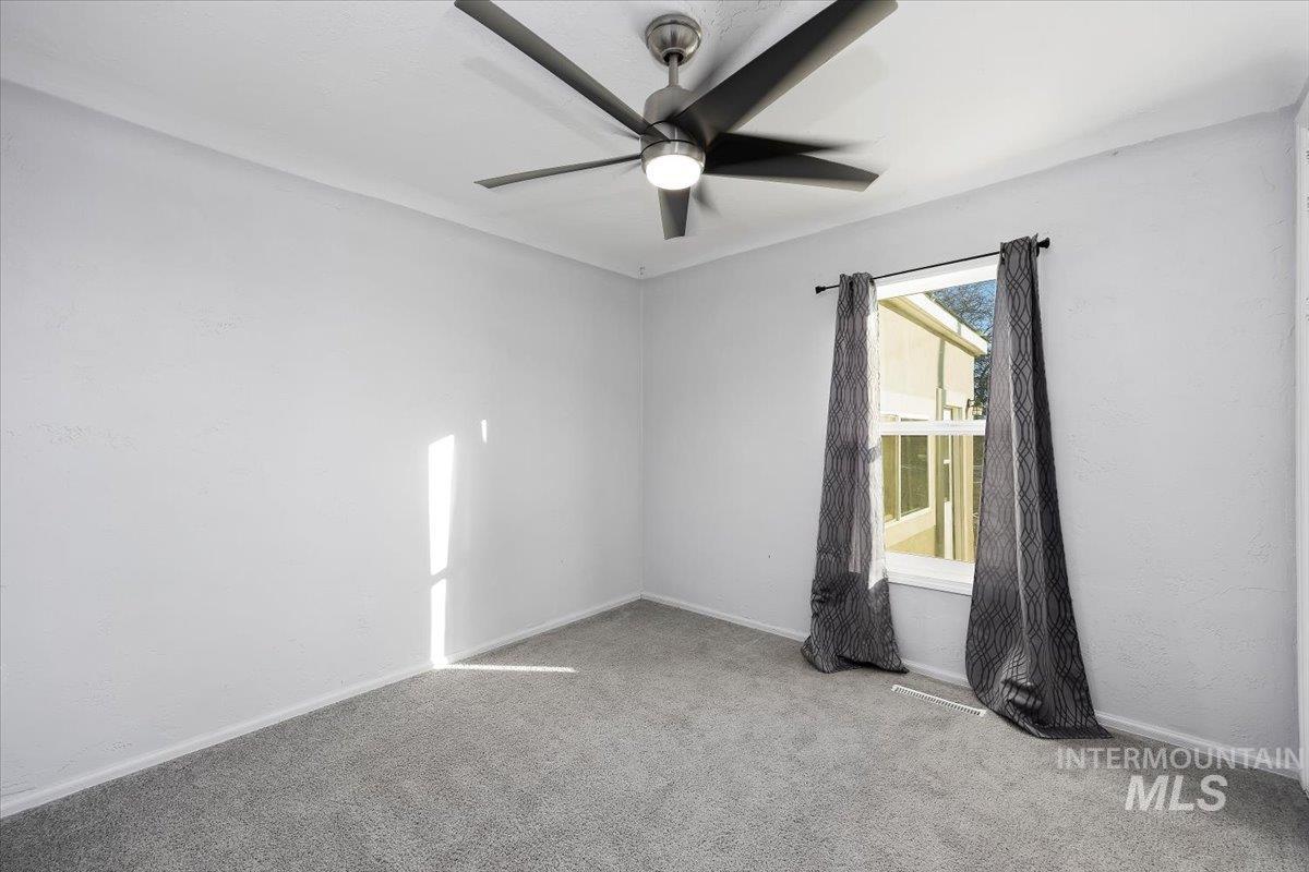 810 South 9th Street Rupert, ID 83350 - Photo 19 of 31 Spare room with carpet and ceiling fan