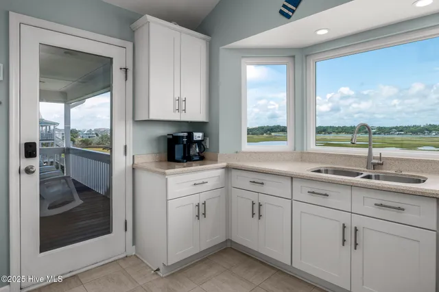 $1,100,000 | 982 Ocean Boulevard West, Holden Beach, NC 28462