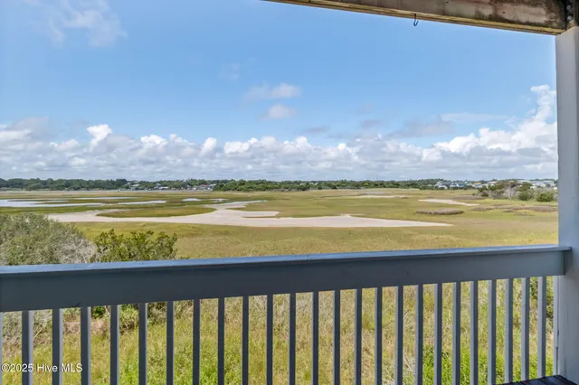 $1,100,000 | 982 Ocean Boulevard West, Holden Beach, NC 28462