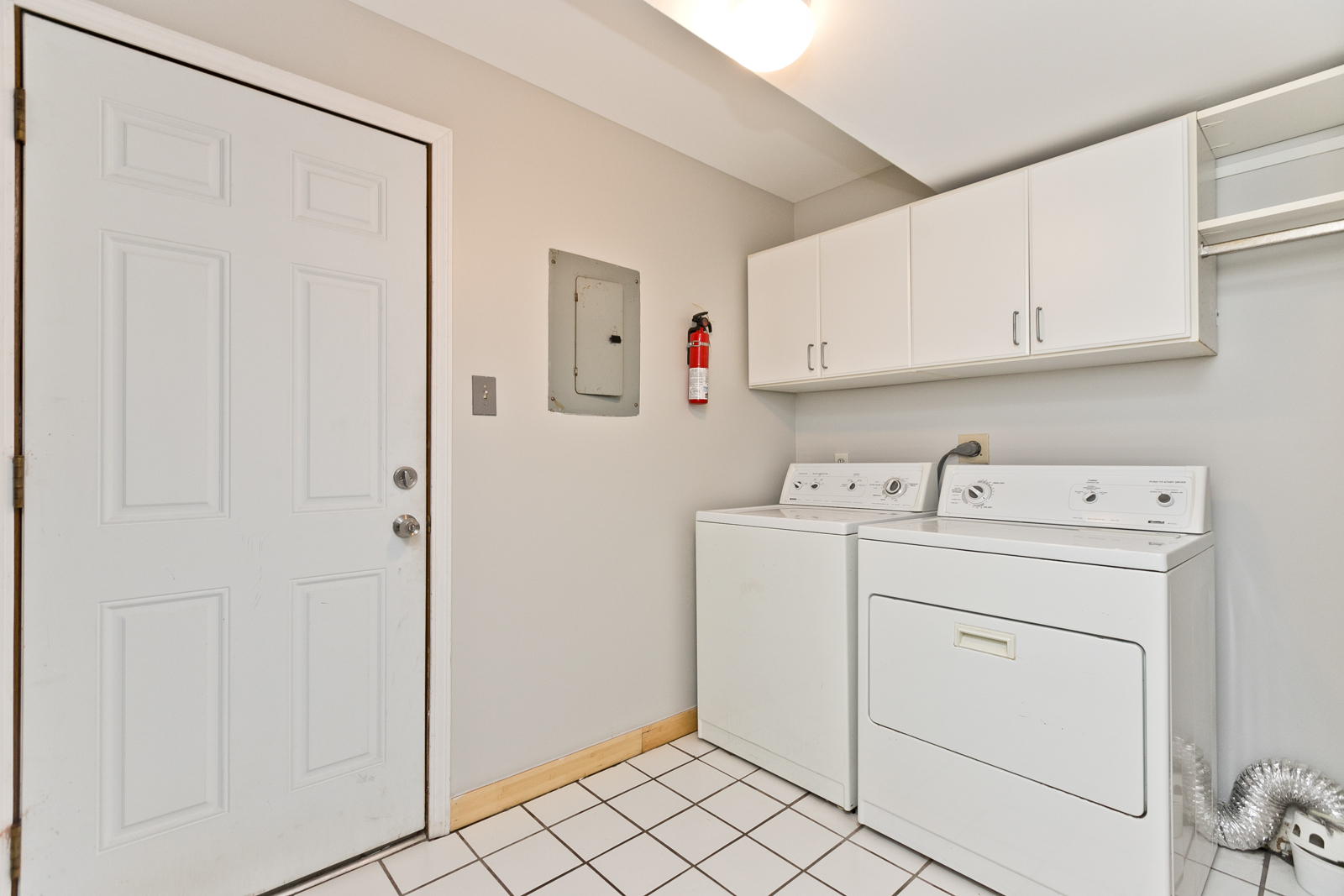 4061 North Sheridan Road, Unit G Chicago, IL 60613 - Photo 10 of 10 a utility room with dryer and washer