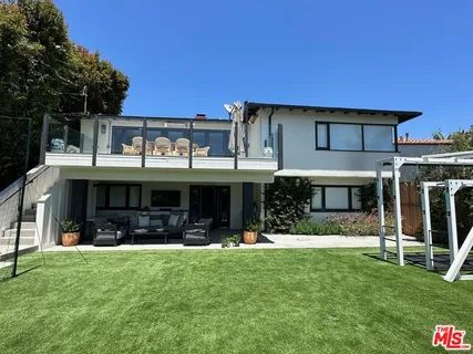 a view of house with a yard