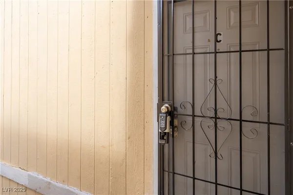 $1,250 | 25 Gold Bar Court, Unit C, Las Vegas, NV 89104