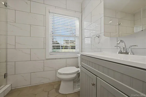 $4,995 | 18 Durham Road, New Hyde Park, NY 11040