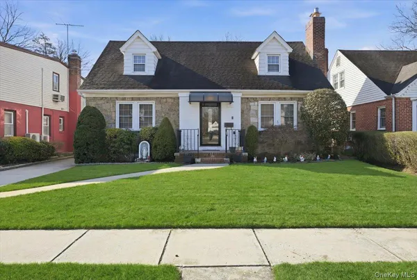 $4,995 | 18 Durham Road, New Hyde Park, NY 11040