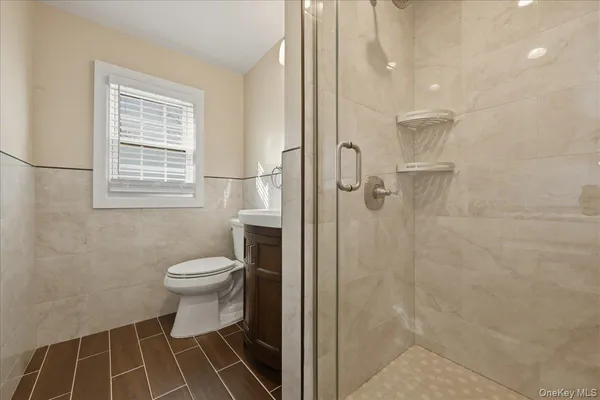 $4,995 | 18 Durham Road, New Hyde Park, NY 11040