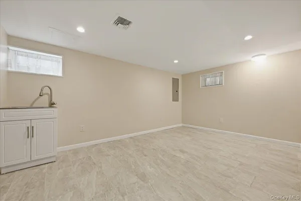 $4,995 | 18 Durham Road, New Hyde Park, NY 11040