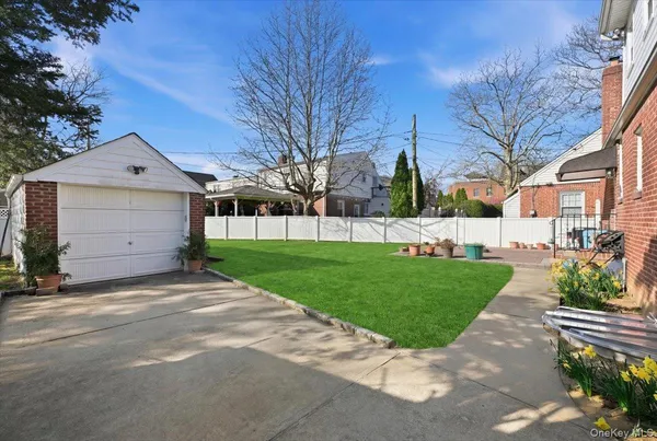 $4,995 | 18 Durham Road, New Hyde Park, NY 11040