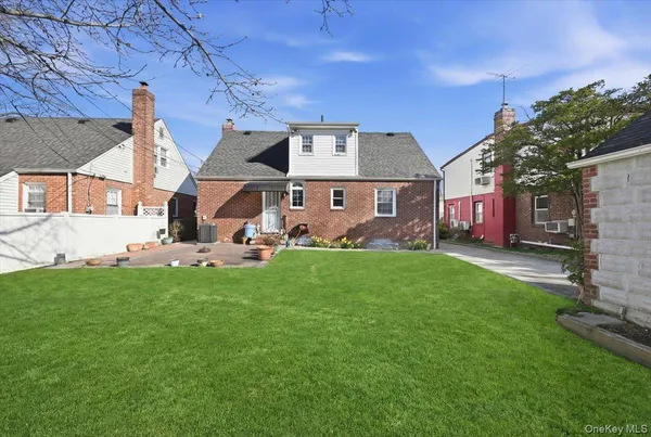 $4,995 | 18 Durham Road, New Hyde Park, NY 11040