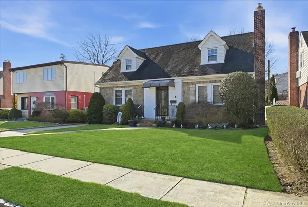 $4,995 | 18 Durham Road, New Hyde Park, NY 11040