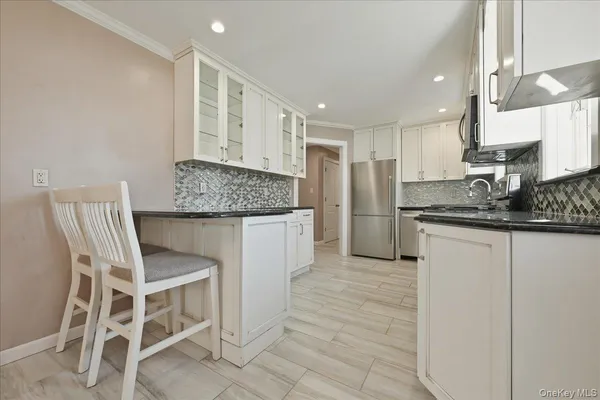 $4,995 | 18 Durham Road, New Hyde Park, NY 11040