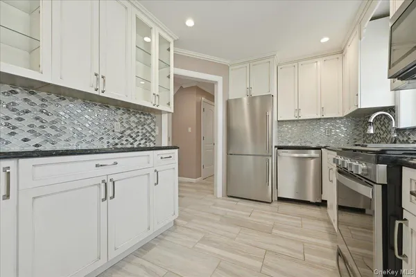 $4,995 | 18 Durham Road, New Hyde Park, NY 11040