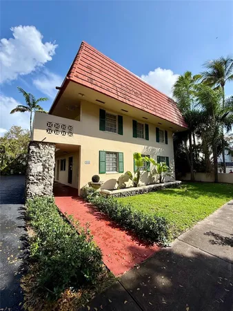 $2,150 | 335 Navarre Avenue, Unit 7, Coral Gables, FL 33134
