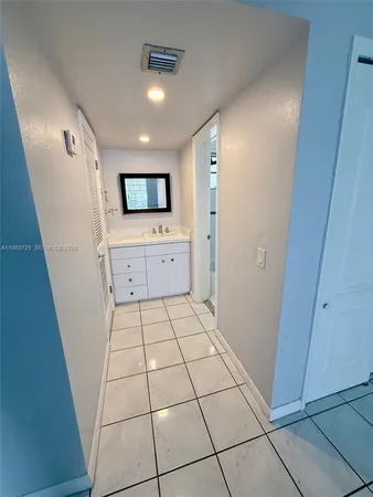 $2,150 | 335 Navarre Avenue, Unit 7, Coral Gables, FL 33134