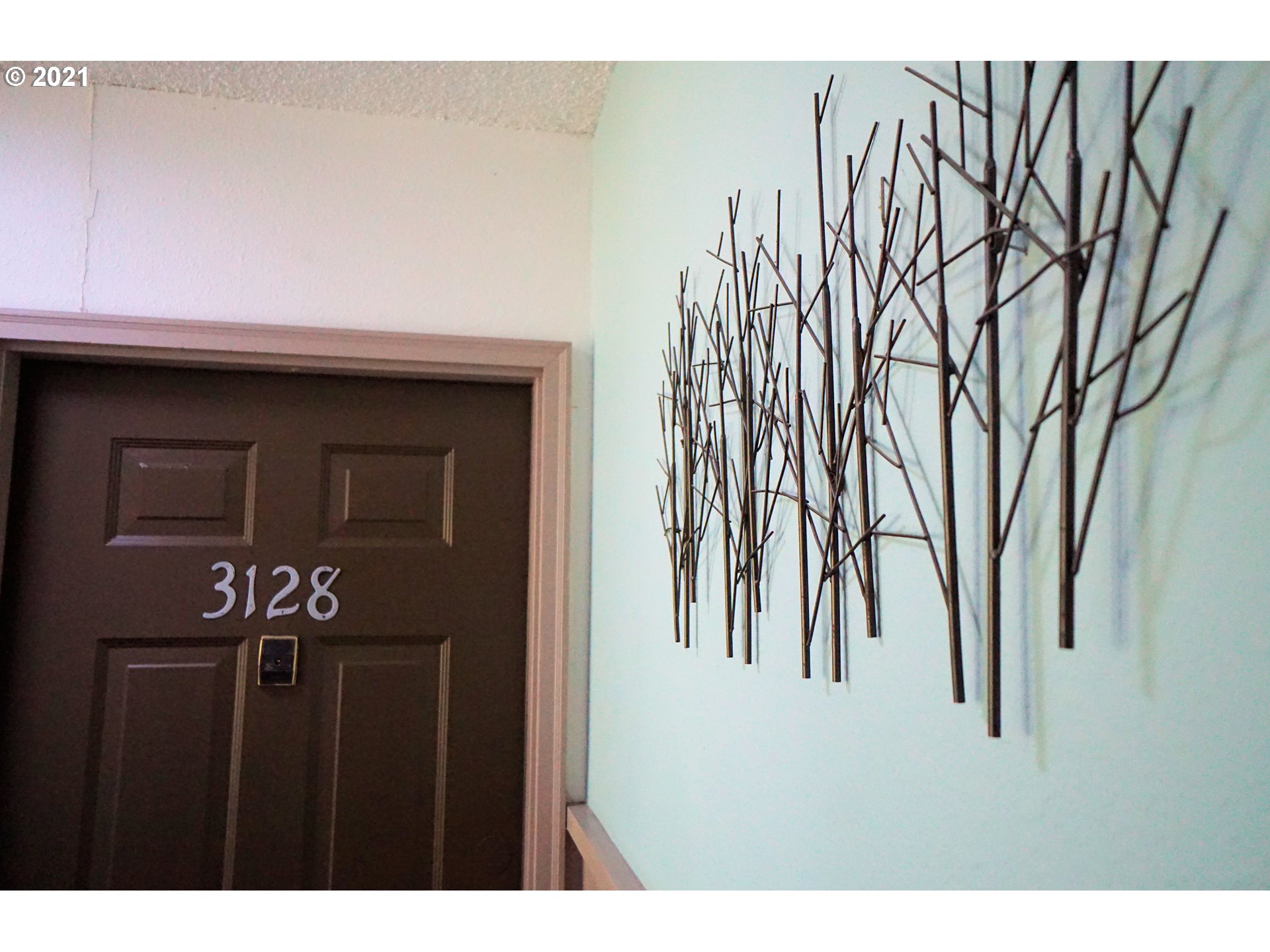 3128 Southwest Carson Street Portland, OR 97219 - Photo 2 of 31 Gallery Image 2