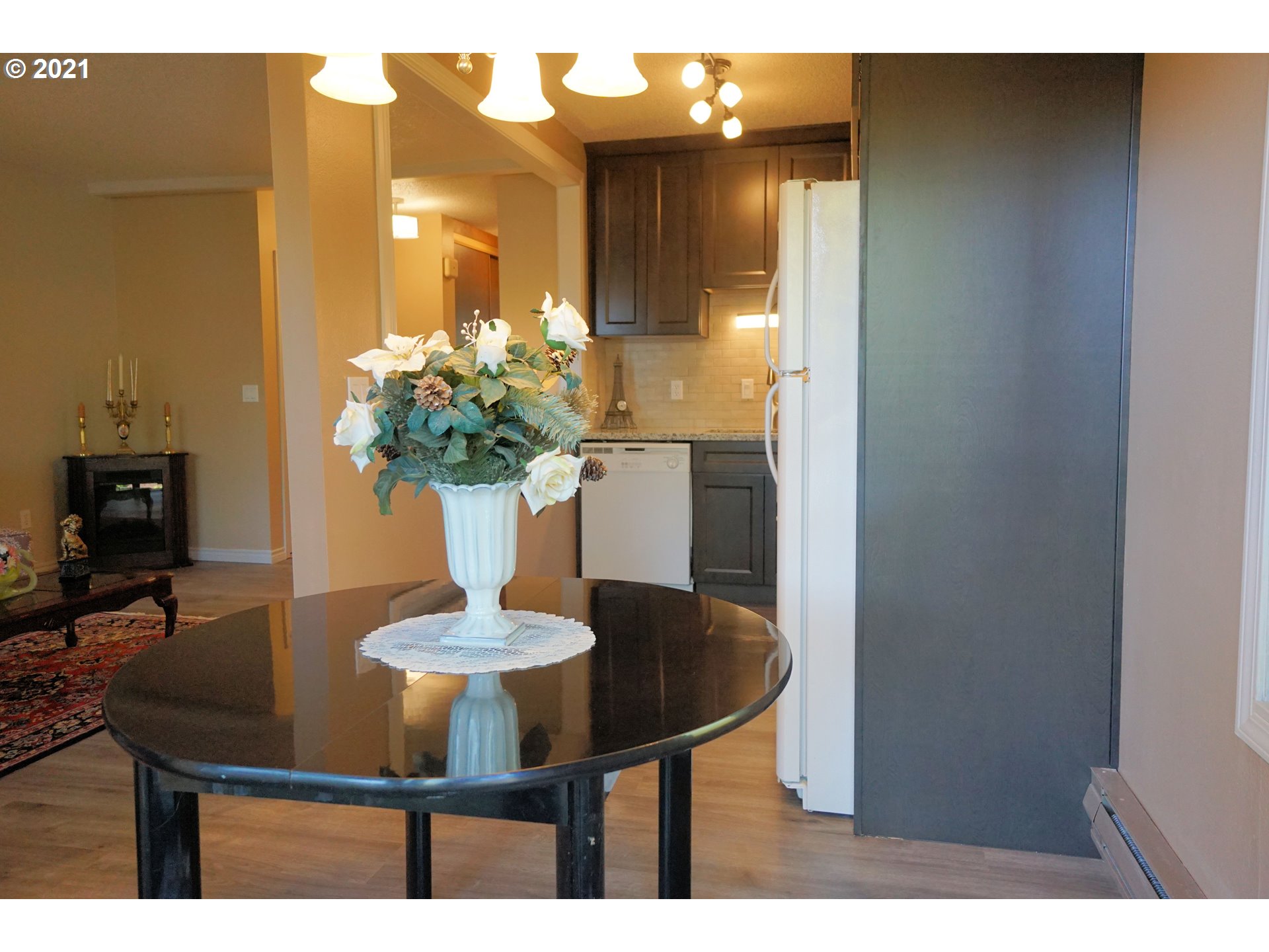 3128 Southwest Carson Street Portland, OR 97219 - Photo 12 of 31 Gallery Image 12