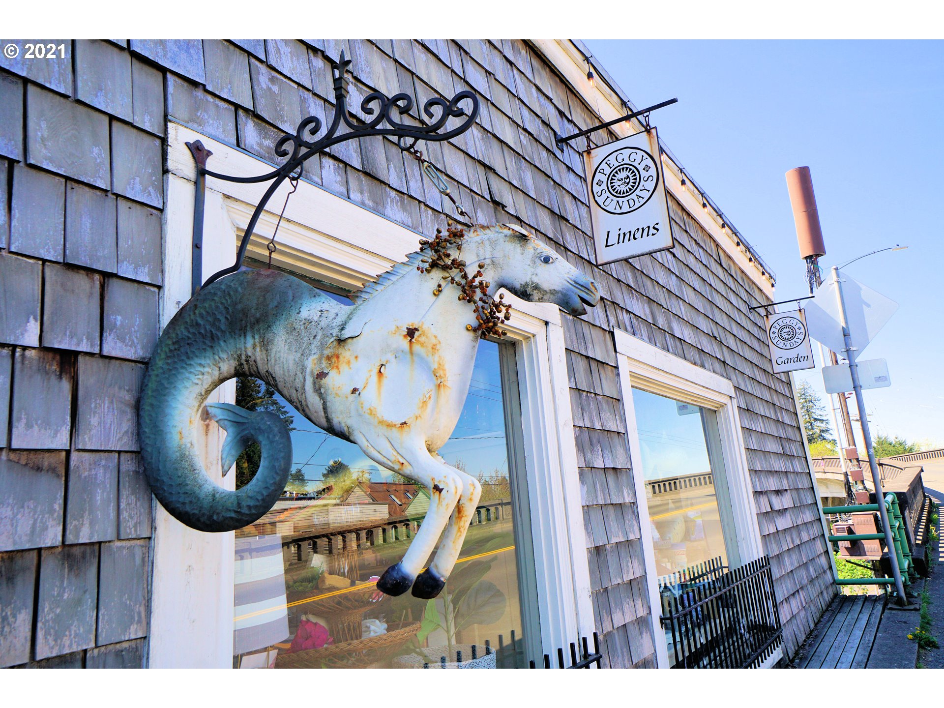 3128 Southwest Carson Street Portland, OR 97219 - Photo 27 of 31 Gallery Image 27