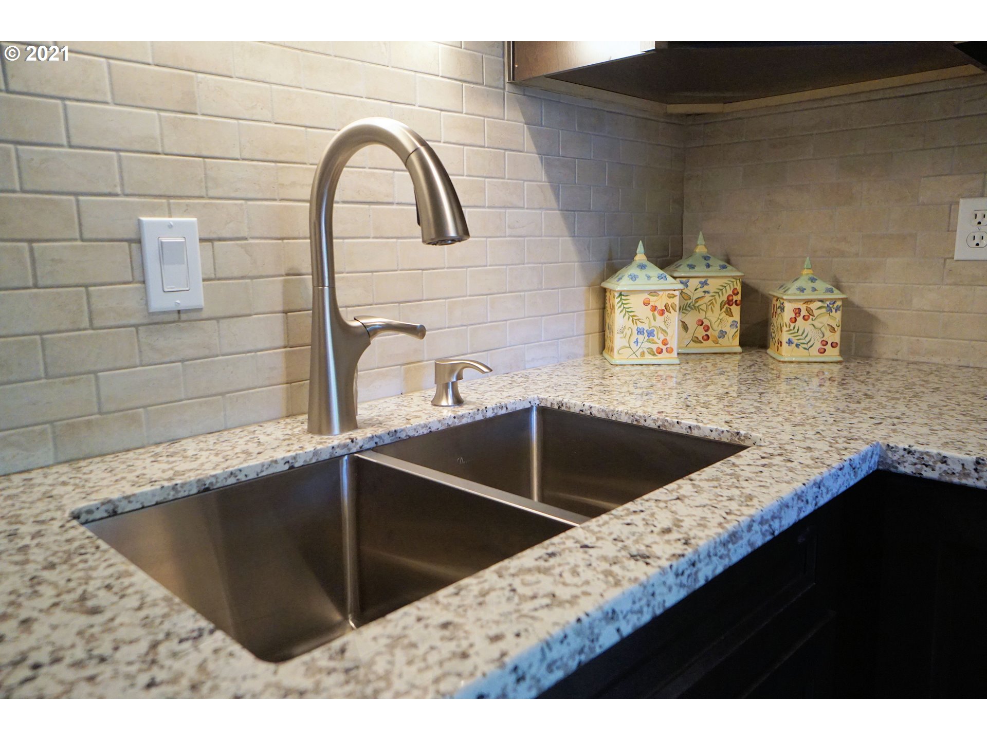 3128 Southwest Carson Street Portland, OR 97219 - Photo 10 of 31 Gallery Image 10
